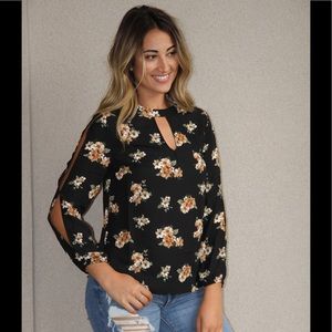 SLIT SLEEVE KEYHOLE FLORAL